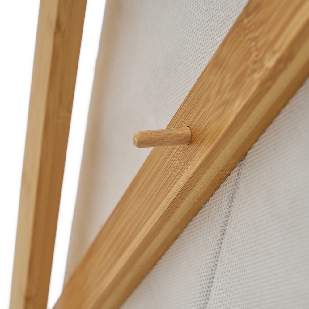 Estantería con cesto de bambú natural blanca de 140x33x34 cm