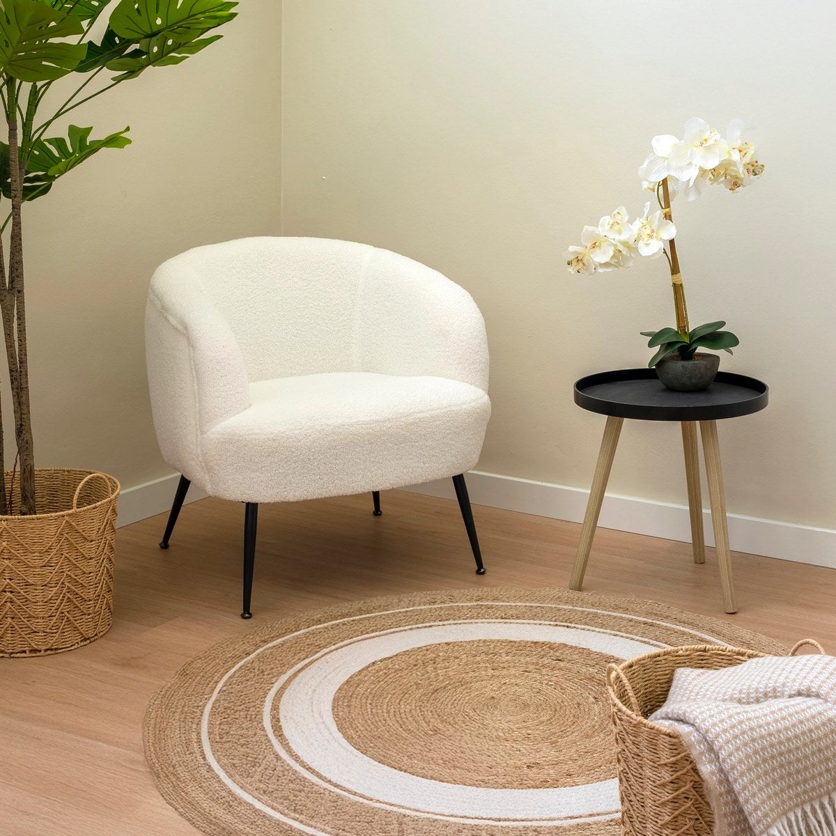 Mesa auxiliar con bandeja negra