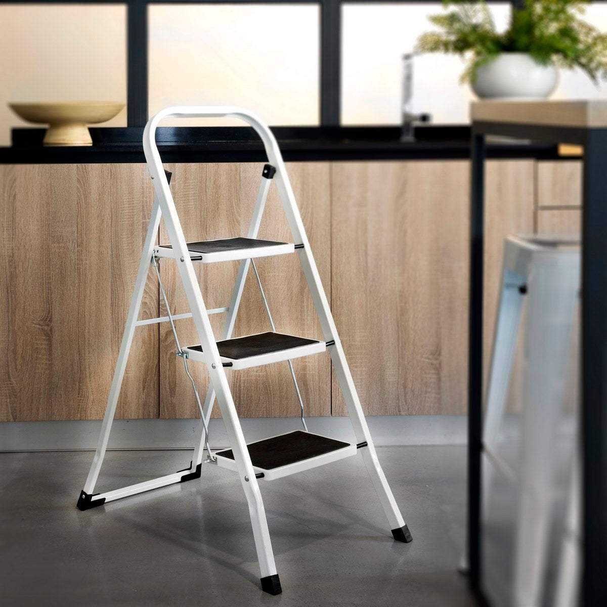 Escalera de 3 peldaños antideslizante blanca de acero de 105x71x46 cm