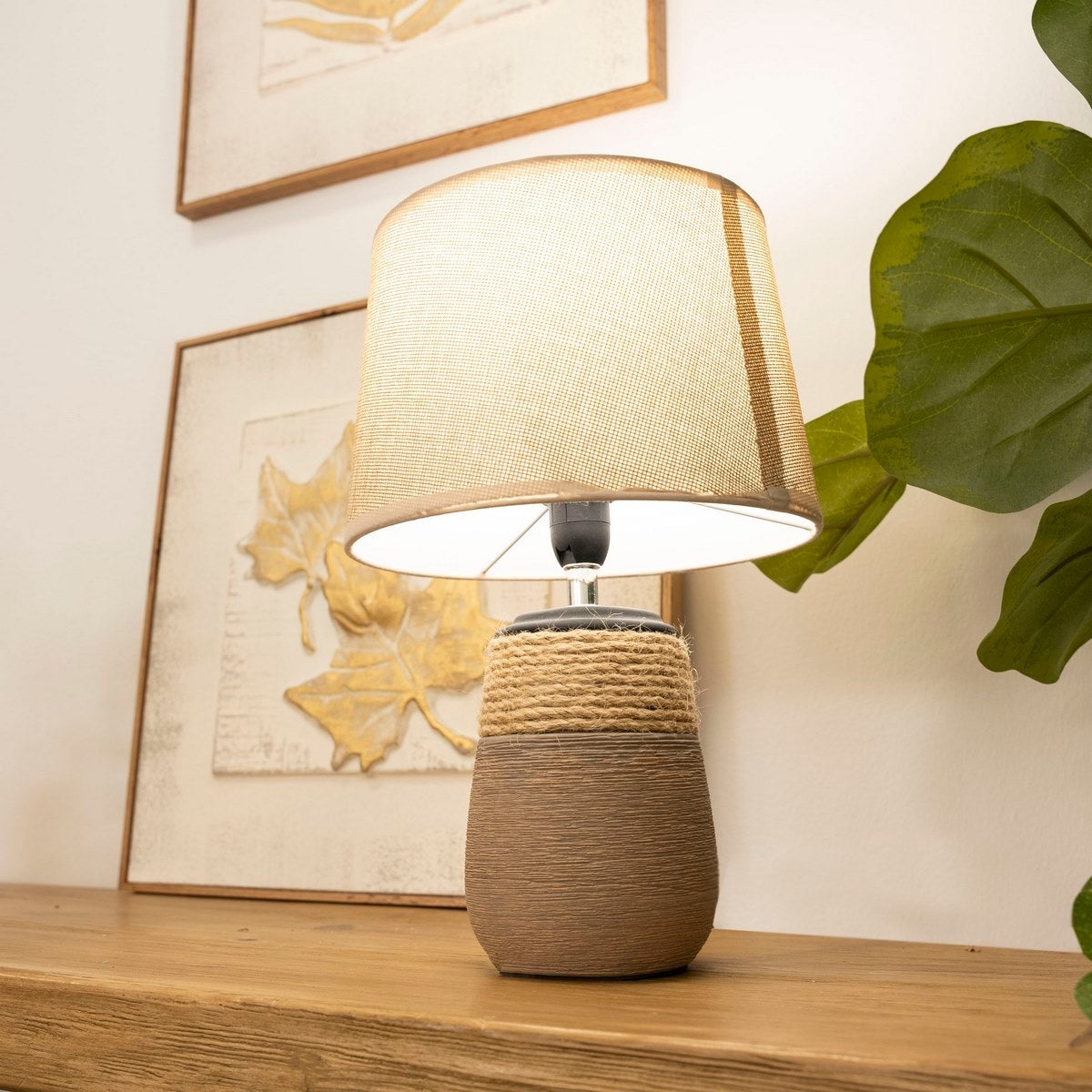 Lámpara de mesa de cerámica marrón