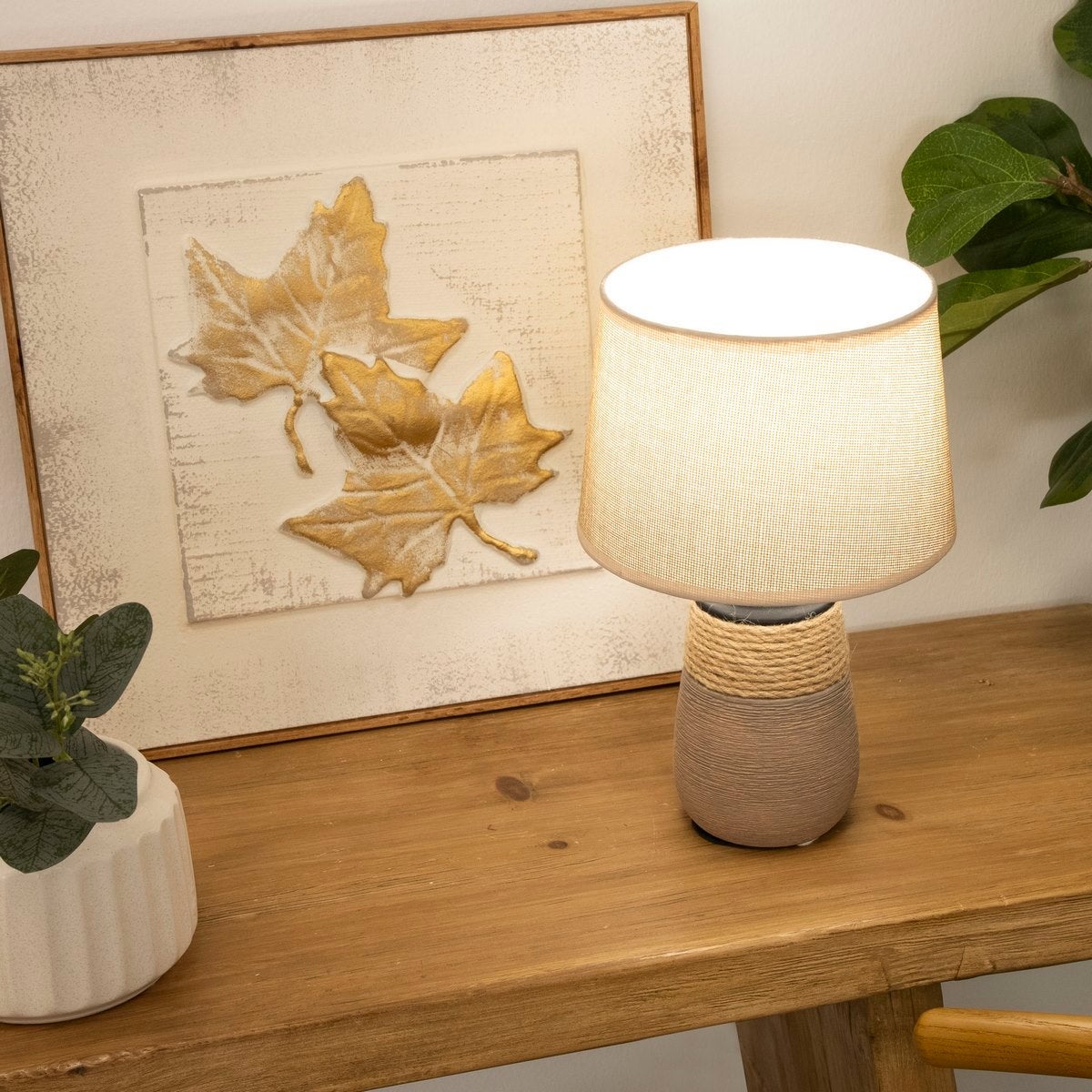 Lámpara de mesa de cerámica marrón