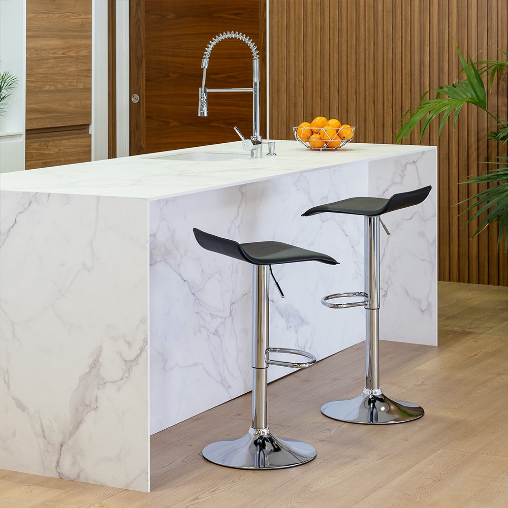 2 taburetes giratorios negros de 83 cm