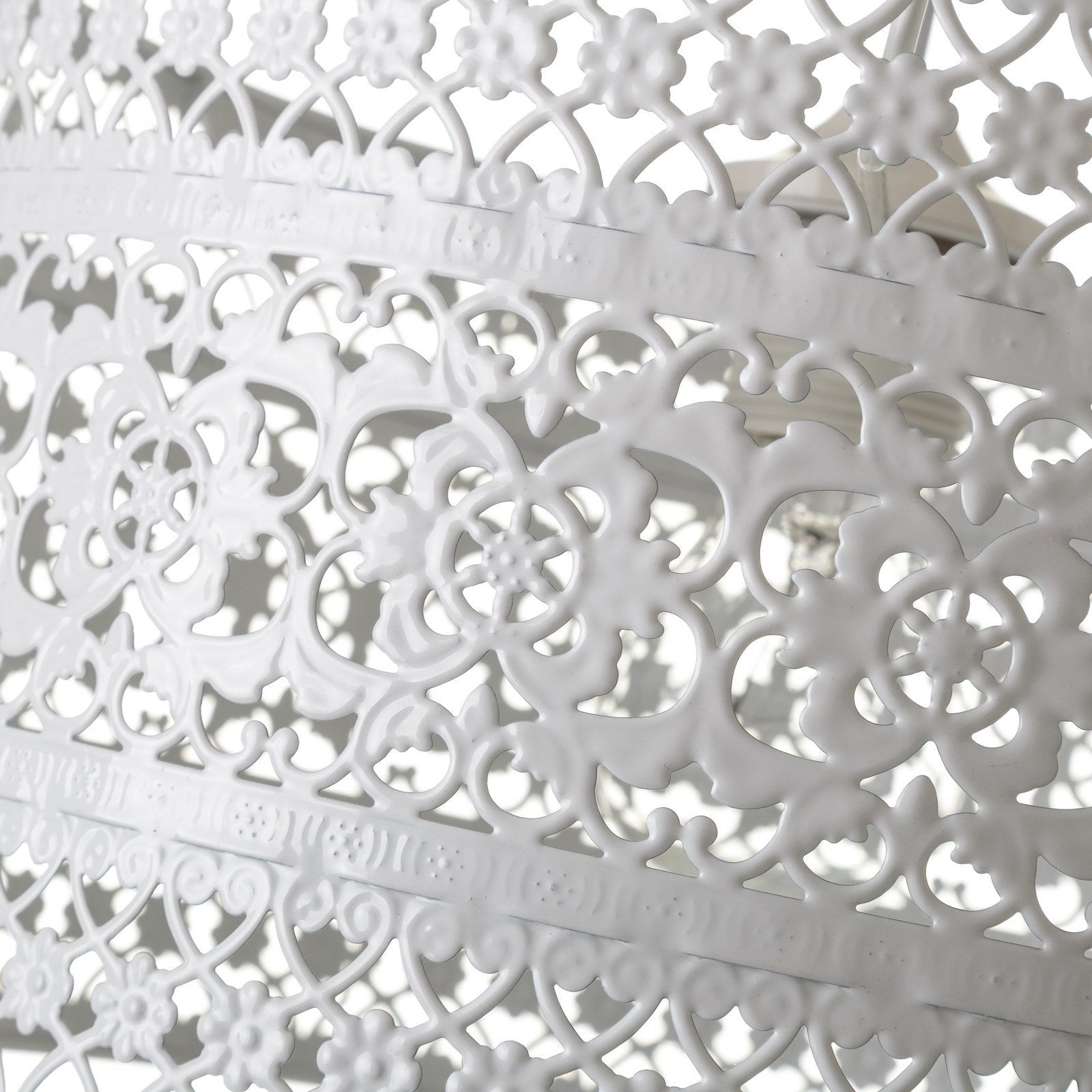 Lámpara de techo de metal blanca