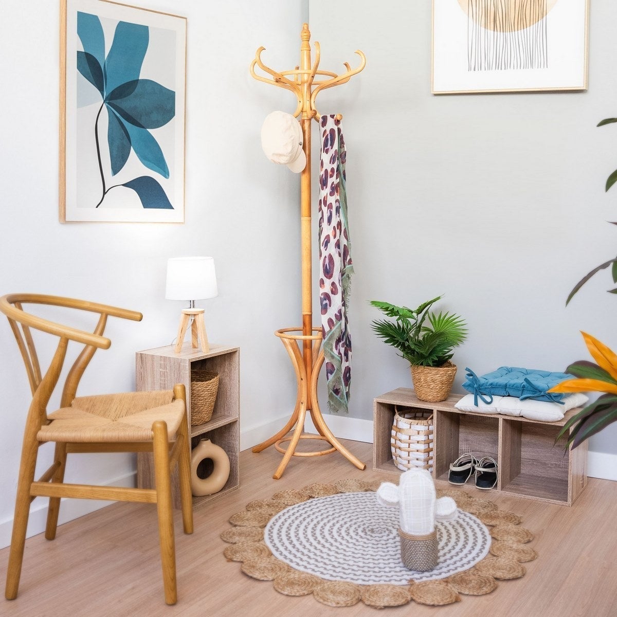 Perchero de pie de madera natural