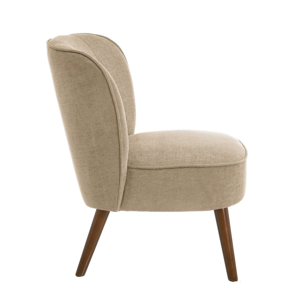 Butaca tapizada de chenilla beige y madera de pino