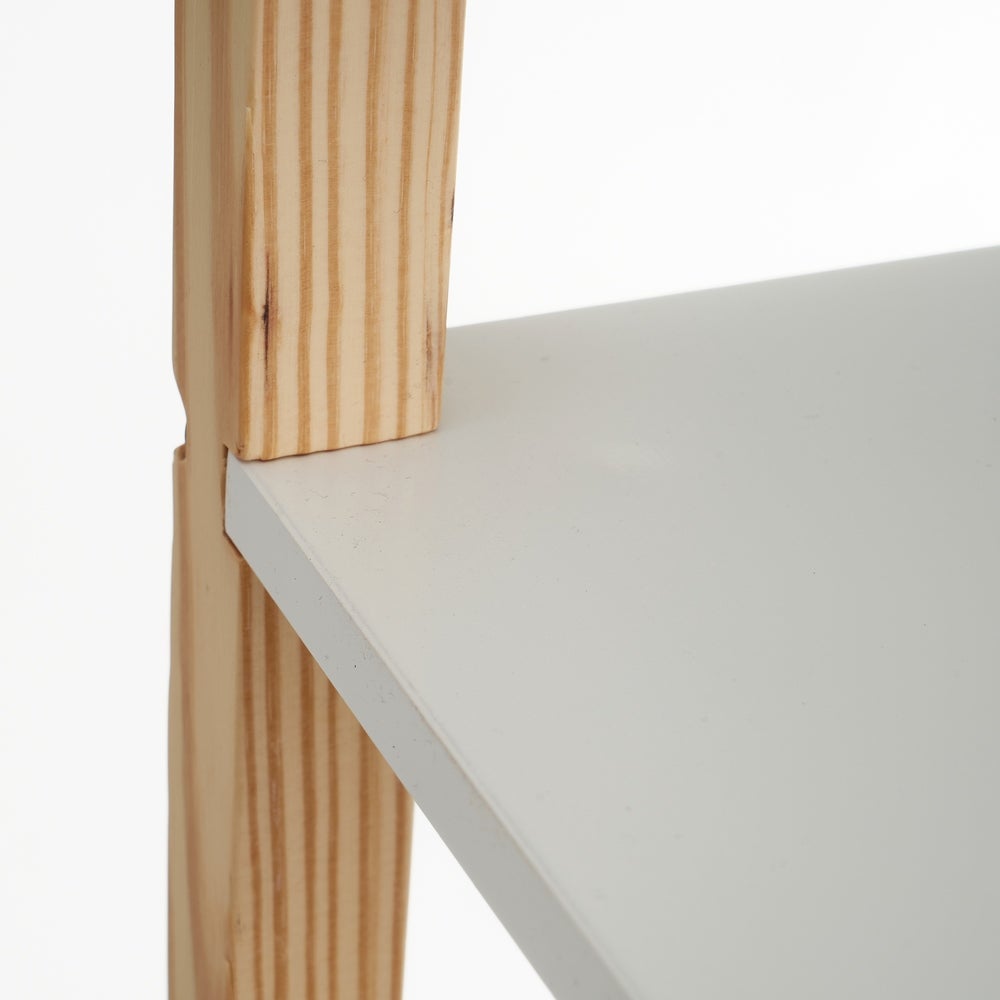 Estantería de 3 baldas de madera blanca con patas de pino