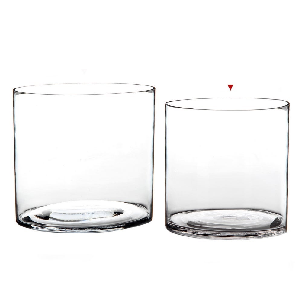 Jarrón cilíndrico transparente.