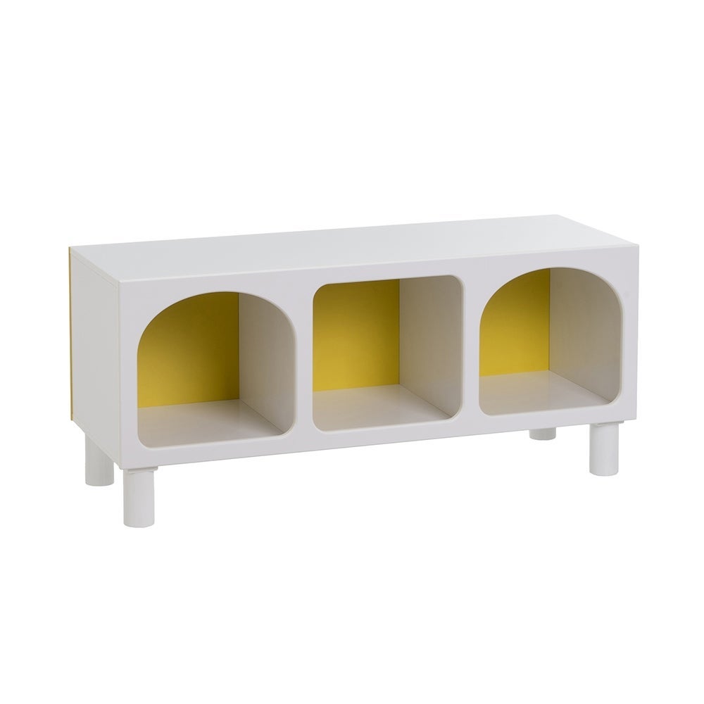 Estantería de madera blanco y amarillo