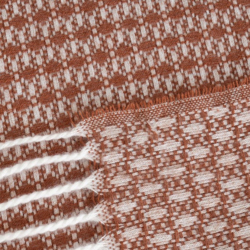 Manta terracota de 130x160 cm con flecos