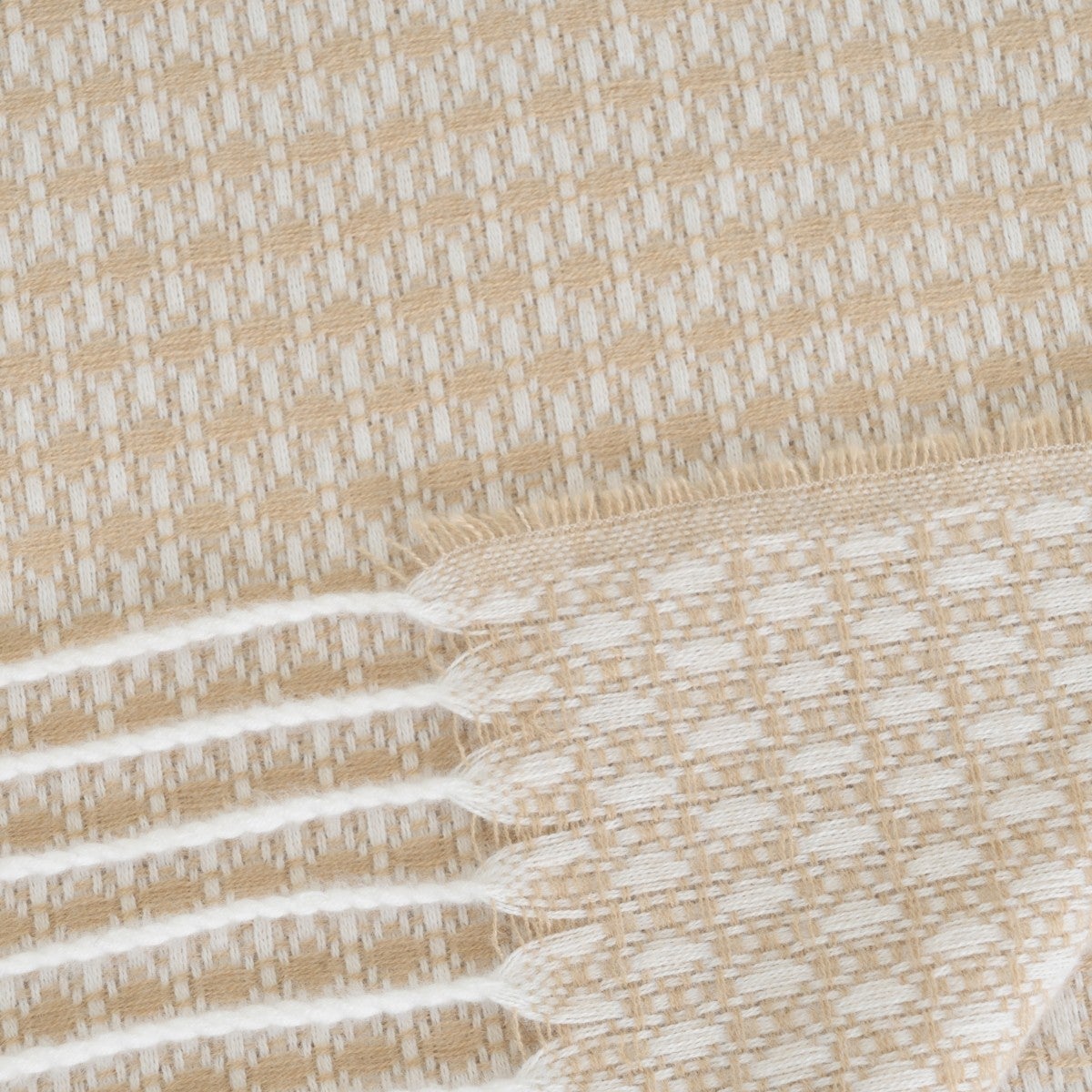 Manta de poliéster beige de 130x160 cm con flecos 200 gr/m2