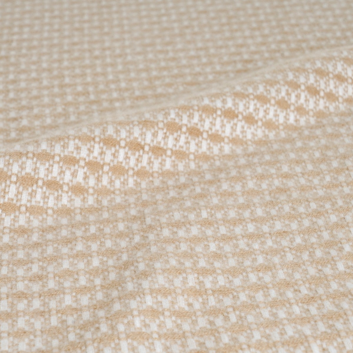 Manta de poliéster beige de 130x160 cm con flecos 200 gr/m2
