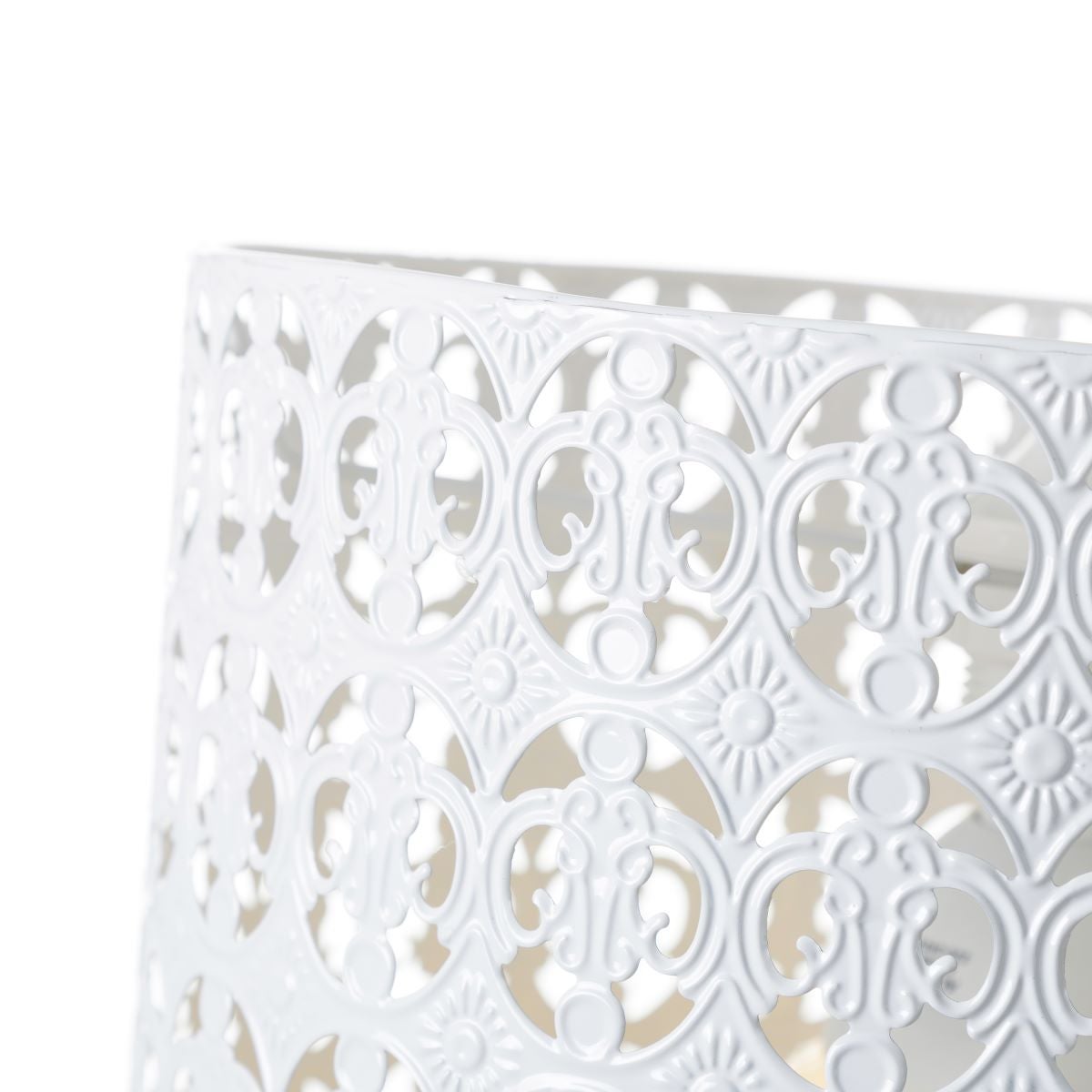 Lámpara de techo de metal blanca