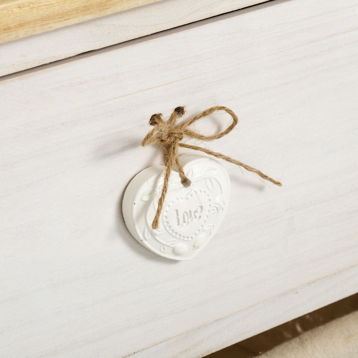 Mesa auxiliar de madera blanca con cajón y cestas