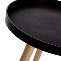 Mesa auxiliar con bandeja negra