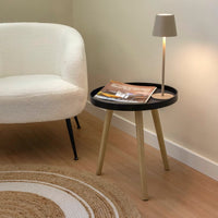 Mesa auxiliar con bandeja negra