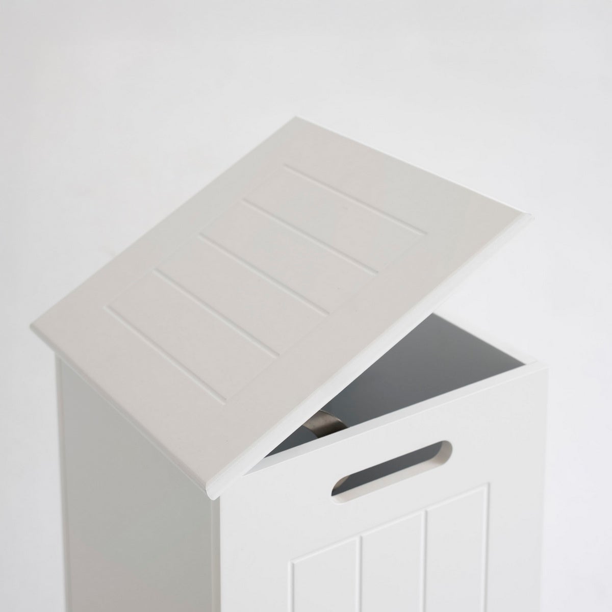 Cesto para la ropa sucia de madera blanco