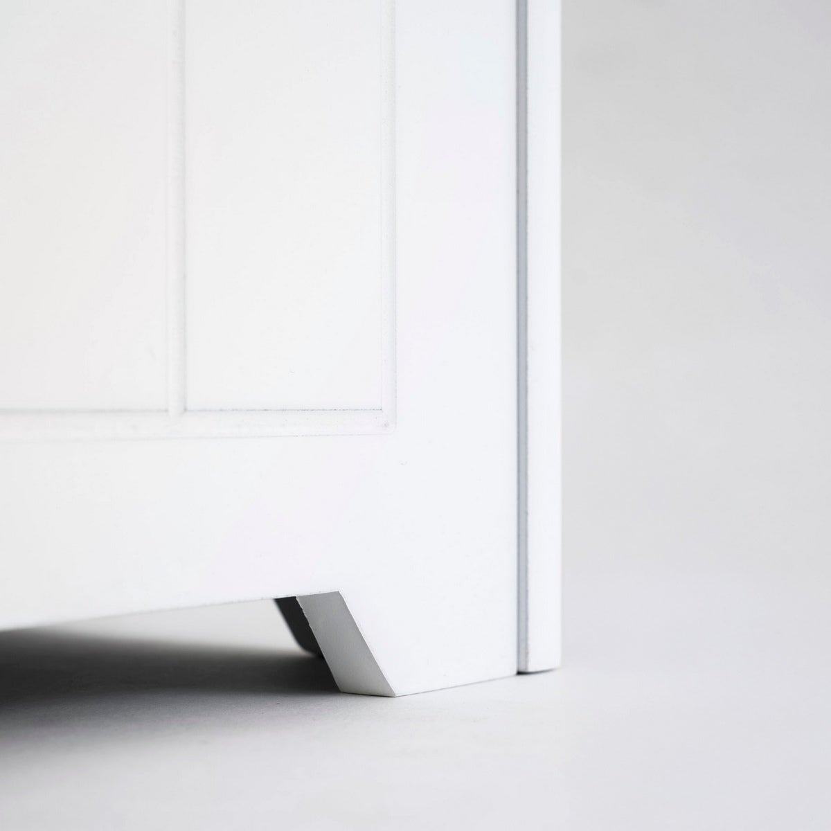 Cesto para la ropa sucia de madera blanco