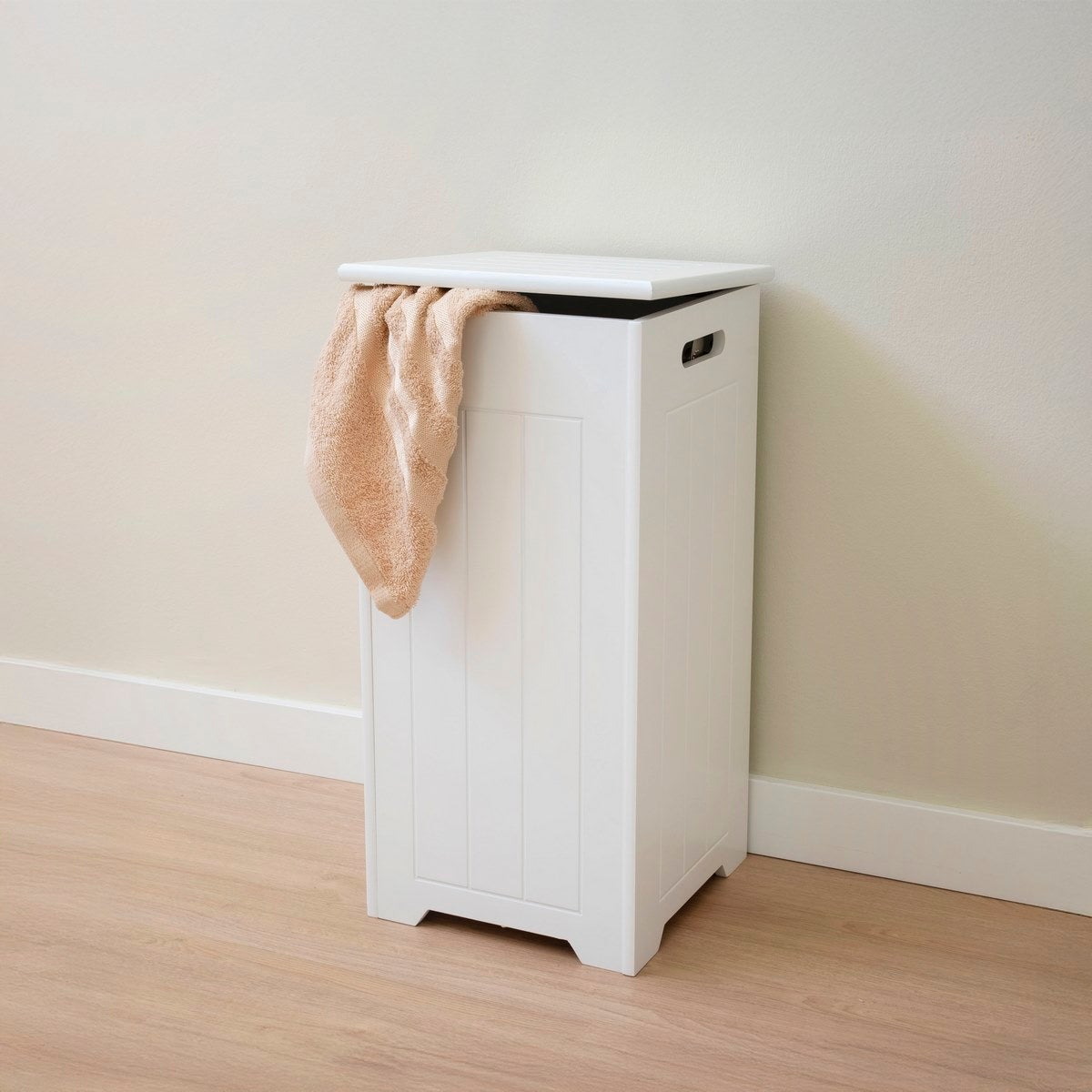 Cesto para la ropa sucia de madera blanco