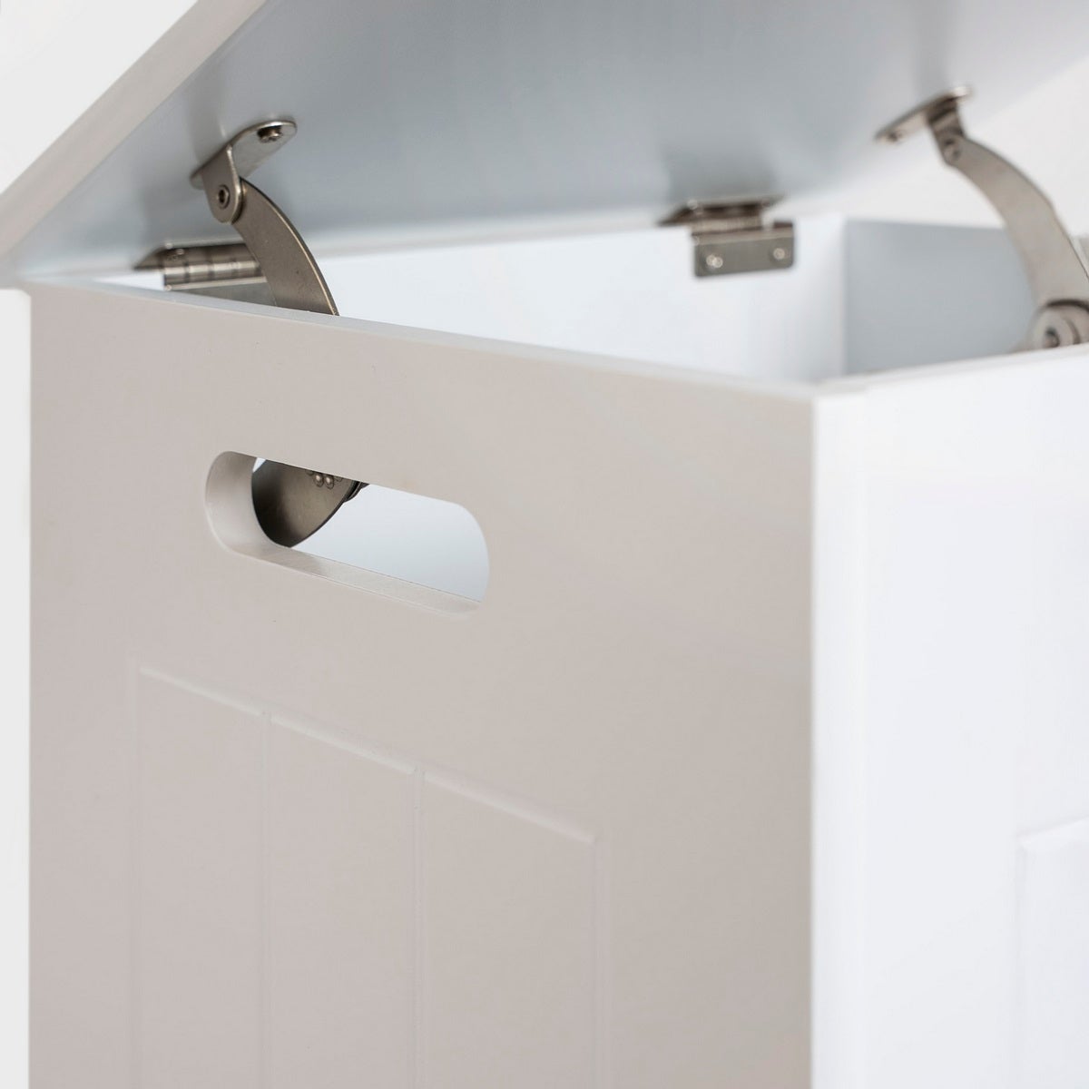 Cesto para la ropa sucia de madera blanco