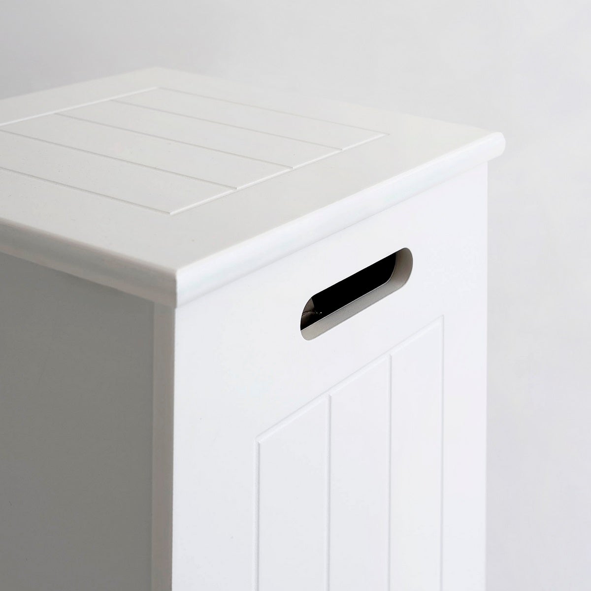 Cesto para la ropa sucia de madera blanco