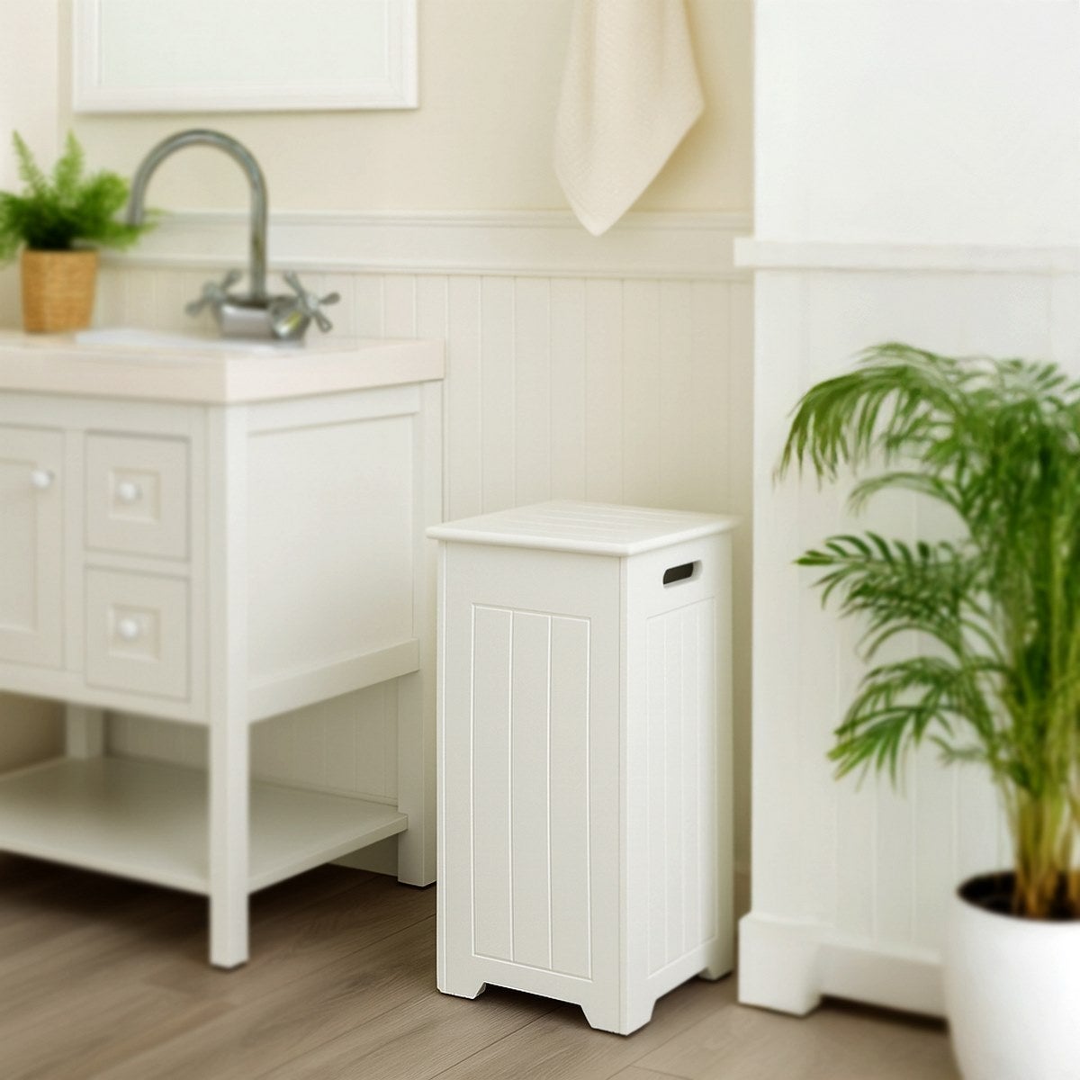 Cesto para la ropa sucia de madera blanco