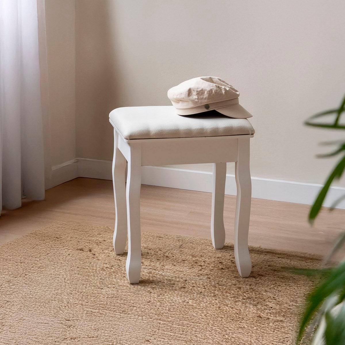 Banqueta de madera blanca