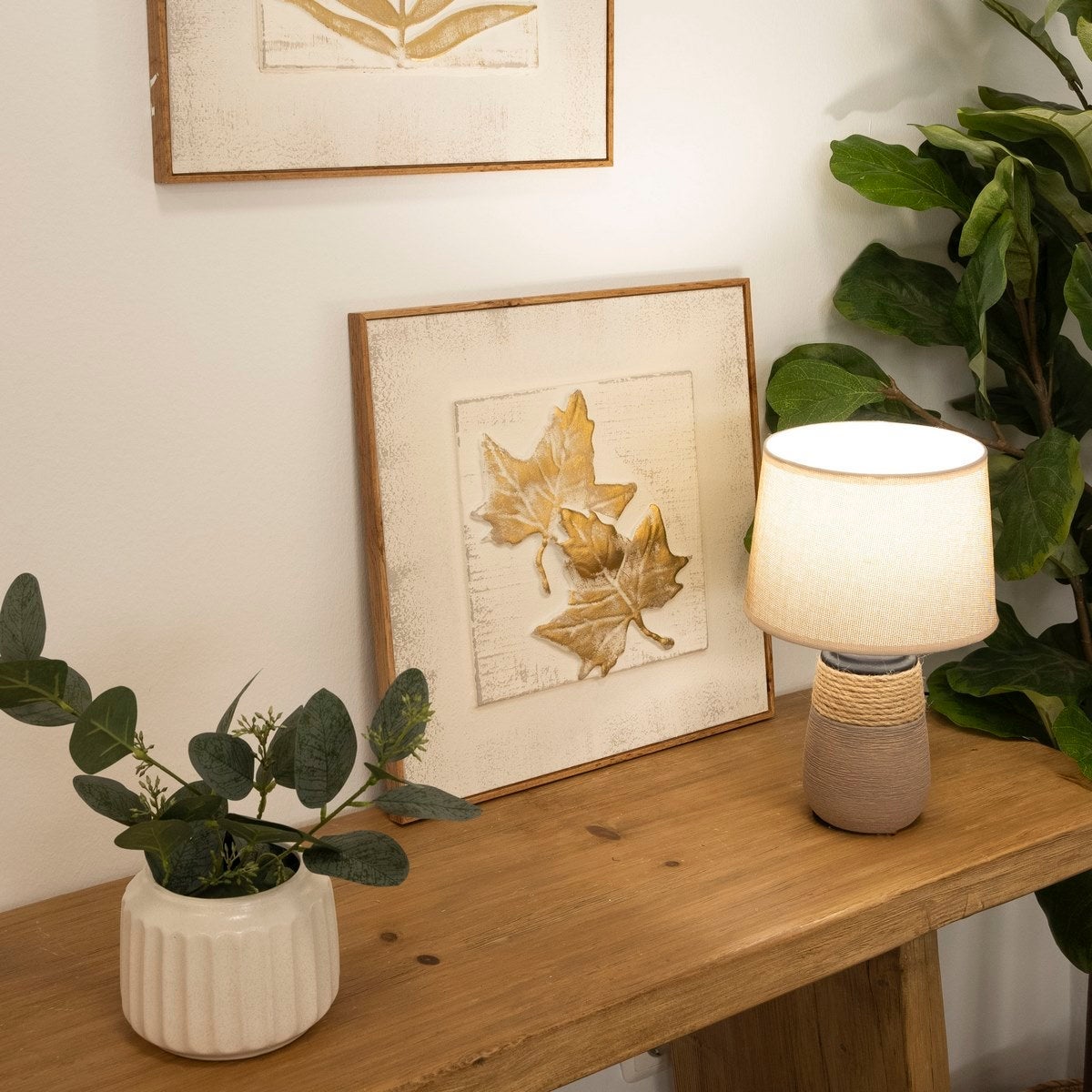 Lámpara de mesa de cerámica marrón