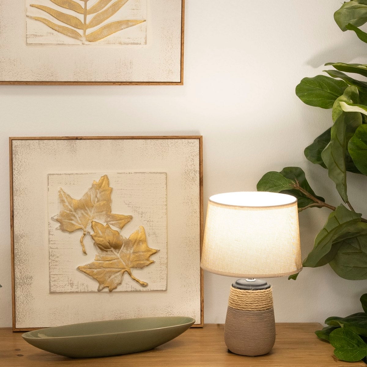 Lámpara de mesa de cerámica marrón