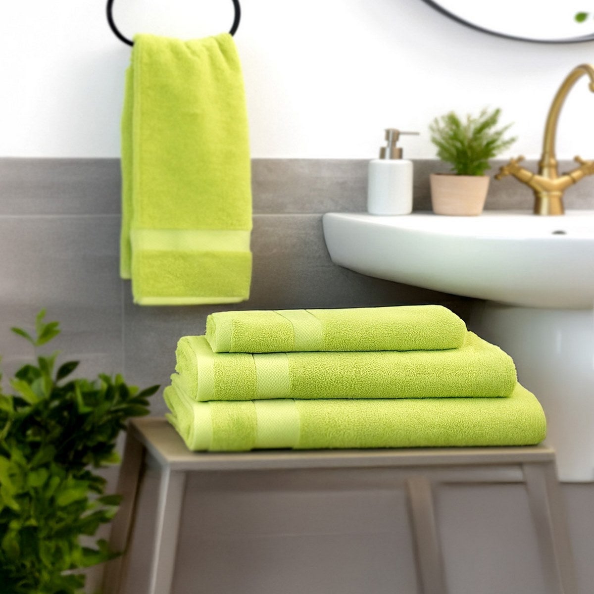 Juego de 8 toallas de baño color verde lima de 140x70 cm de 550gr/m²