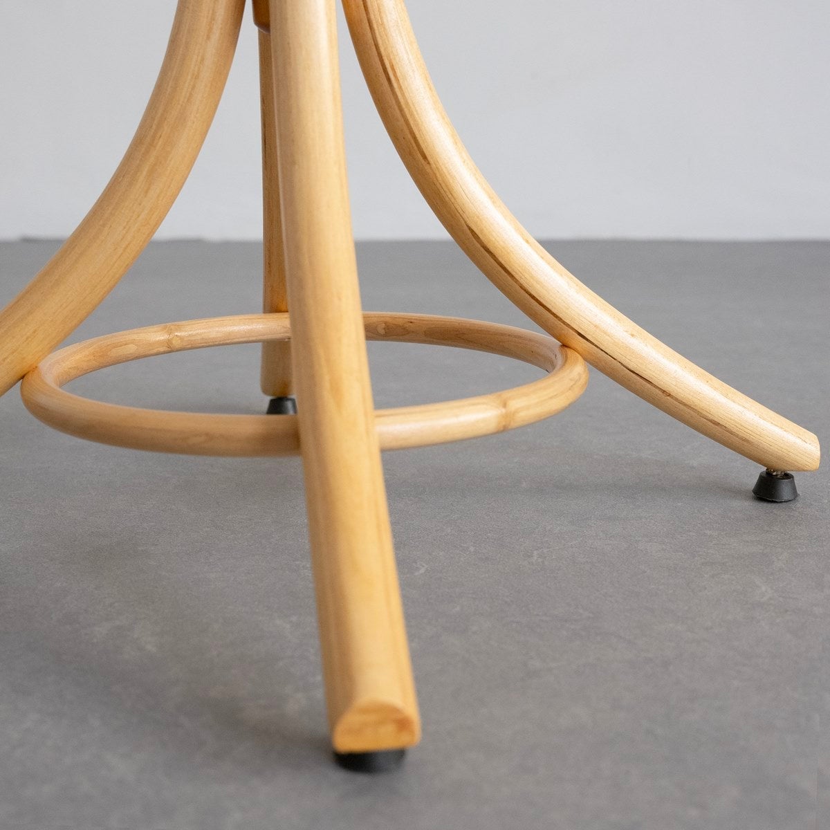 Perchero de pie de madera natural