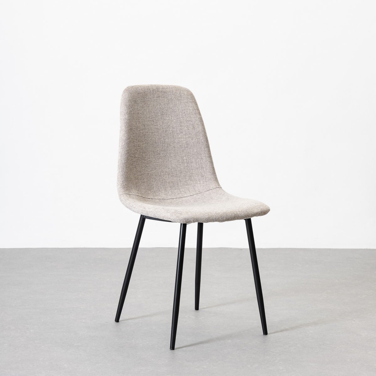 Silla de comedor Lina tapizada en lino color gris