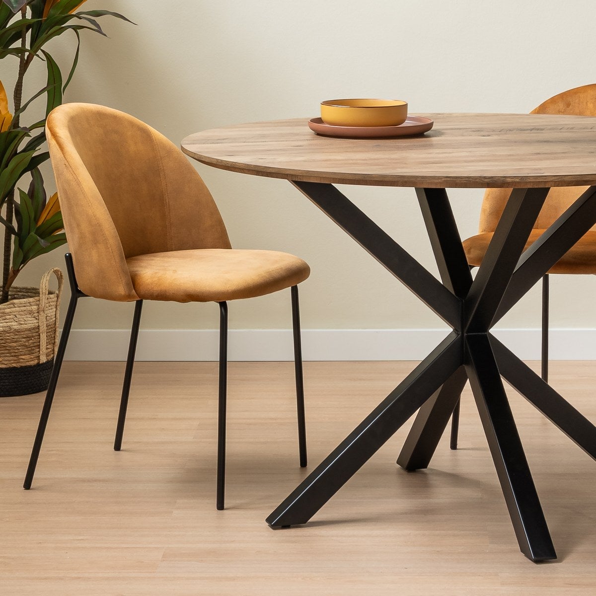 Mesa de comedor Xenia negra de 120cm