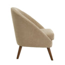 Butaca beige con brazos de chenilla y madera