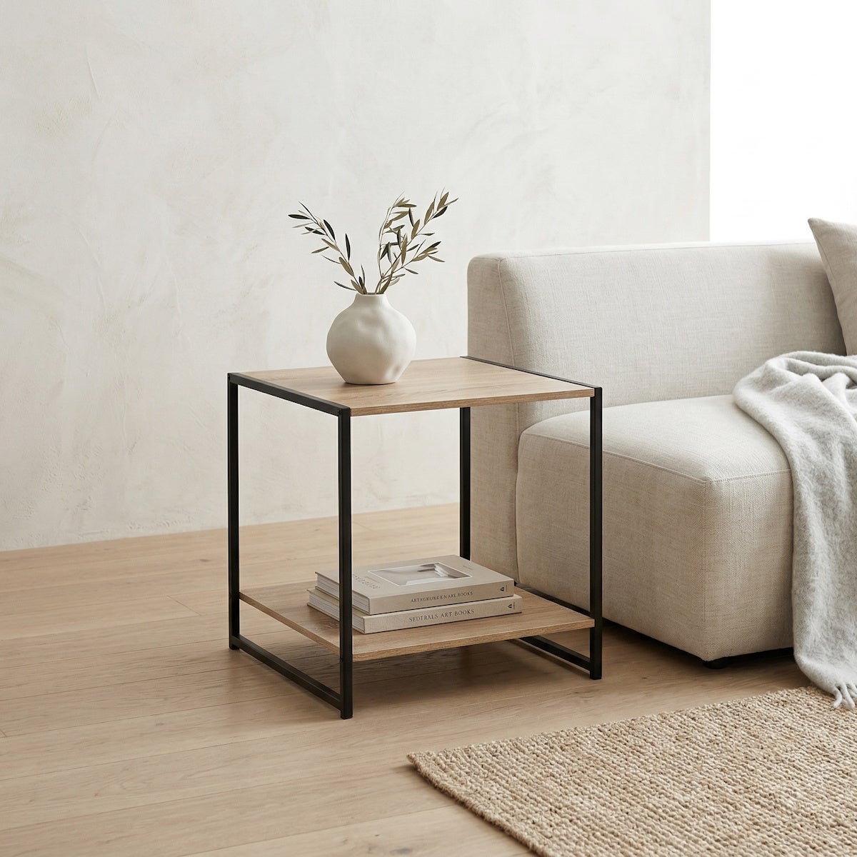 Mesa auxiliar Urban de metal negro y tablero natural 50x50x50cm