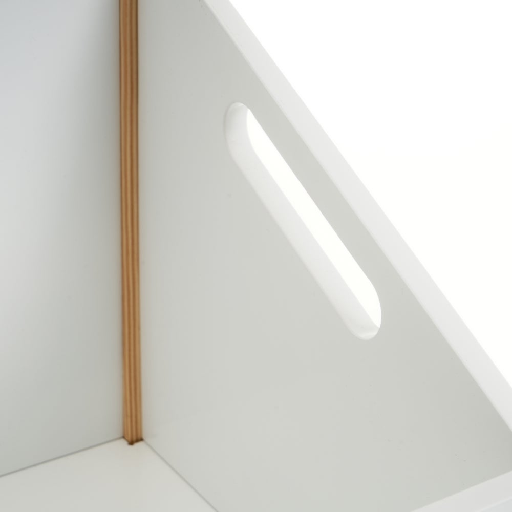 Baúl blanco de madera de pino