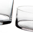 Jarrón cilíndrico transparente.