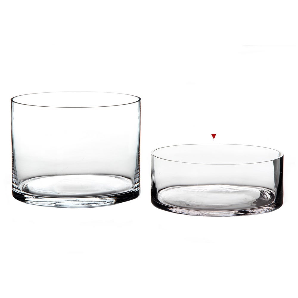 Jarrón cilíndrico transparente.