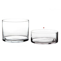 Jarrón cilíndrico transparente.