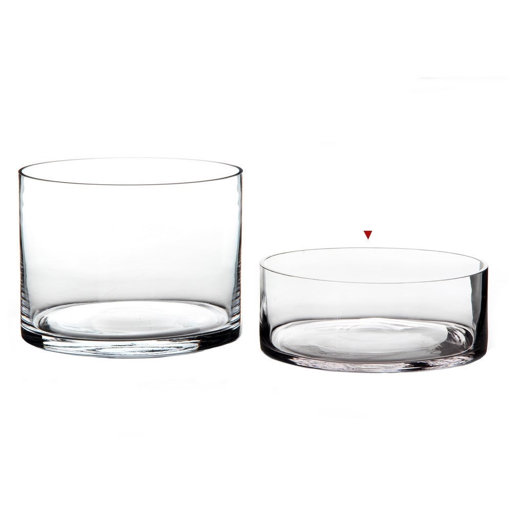 Jarrón cilíndrico transparente.