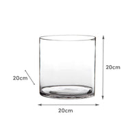 Jarrón cilíndrico transparente.