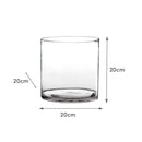 Jarrón cilíndrico transparente.