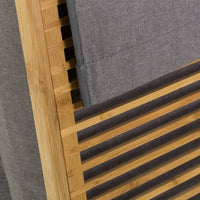 Cesto para ropa de bambú natural y tela gris