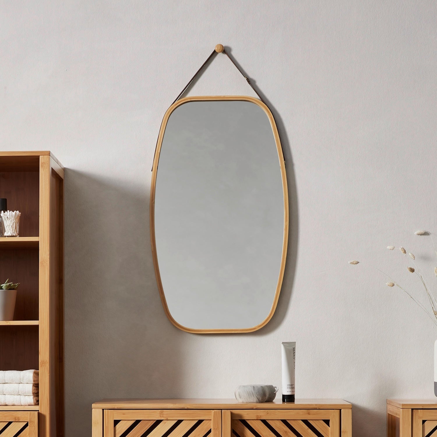Espejo ovalado con correa de piel de bambú natural de 43x77 cm