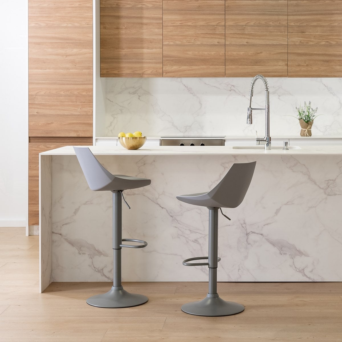 Taburete giratorio con respaldo gris de 104 cm