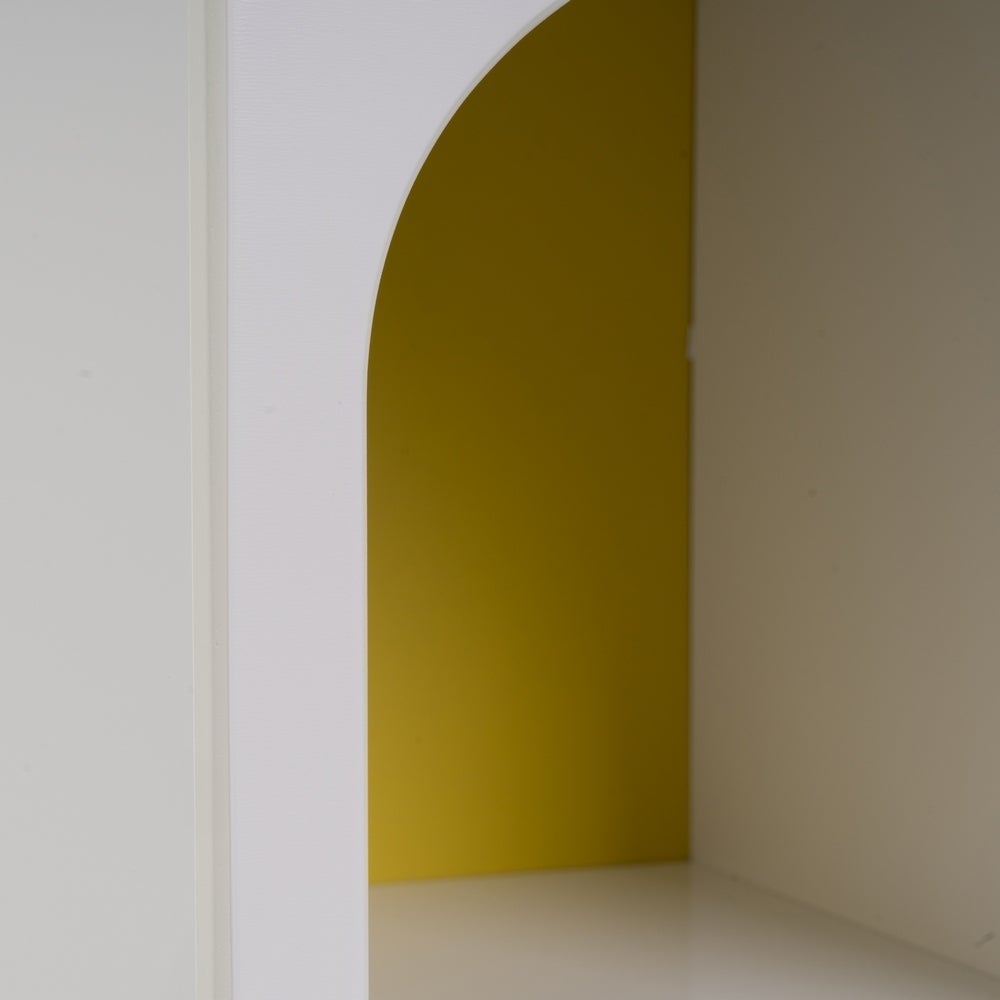 Estantería de madera blanco y amarillo