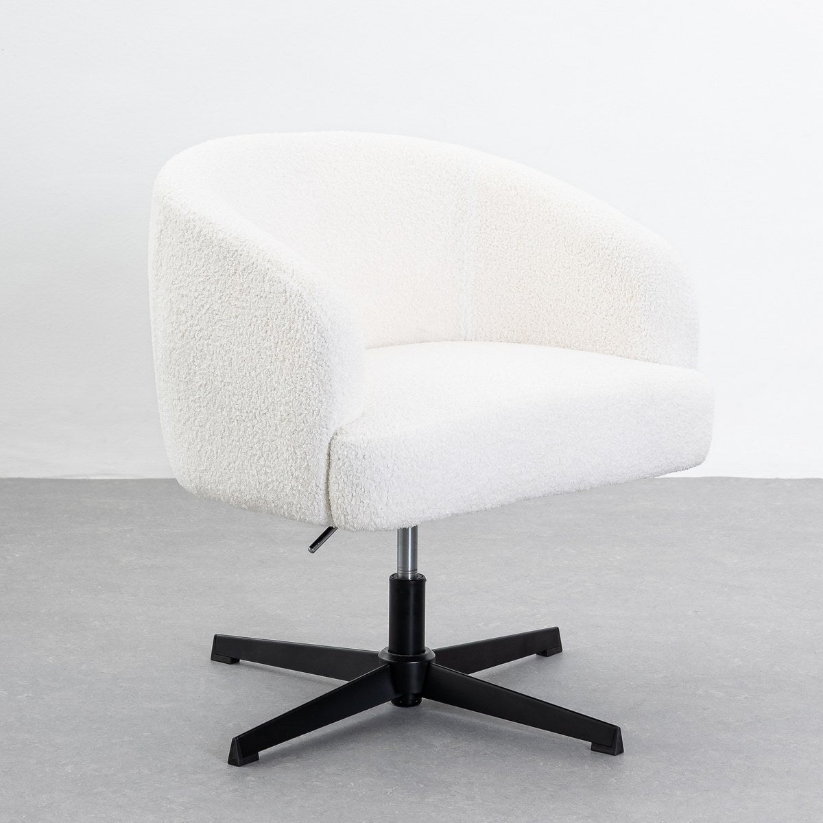 Sillón giratorio regulable en altura tapizado borreguito blanco