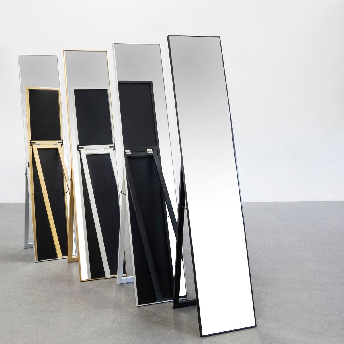 Espejo de pie dorado de 151 cm