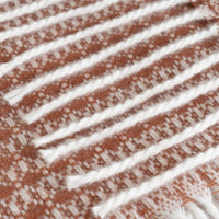 Manta terracota de 130x160 cm con flecos