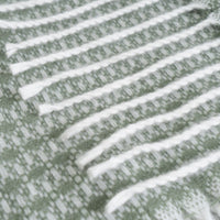 Manta verde de 130x160 cm con flecos