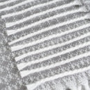 Manta gris de 130x160 cm con flecos